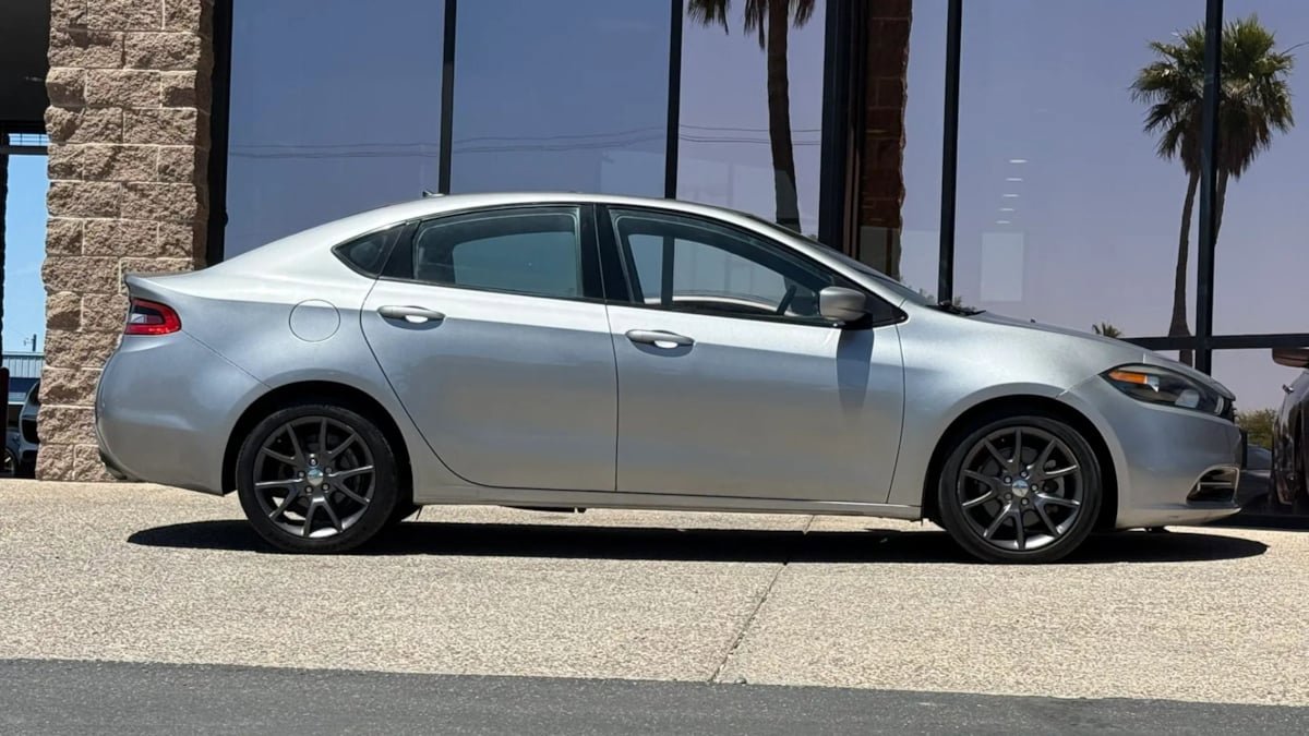 Used 2016 Dodge Dart SXT w/ Sun/Sound Group FWD image 15
