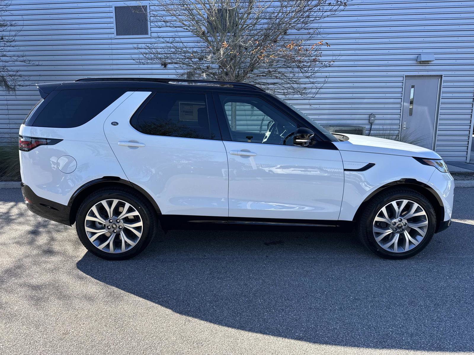 New 2026 Land Rover Discovery Limited Edition AWD/4WD image 5