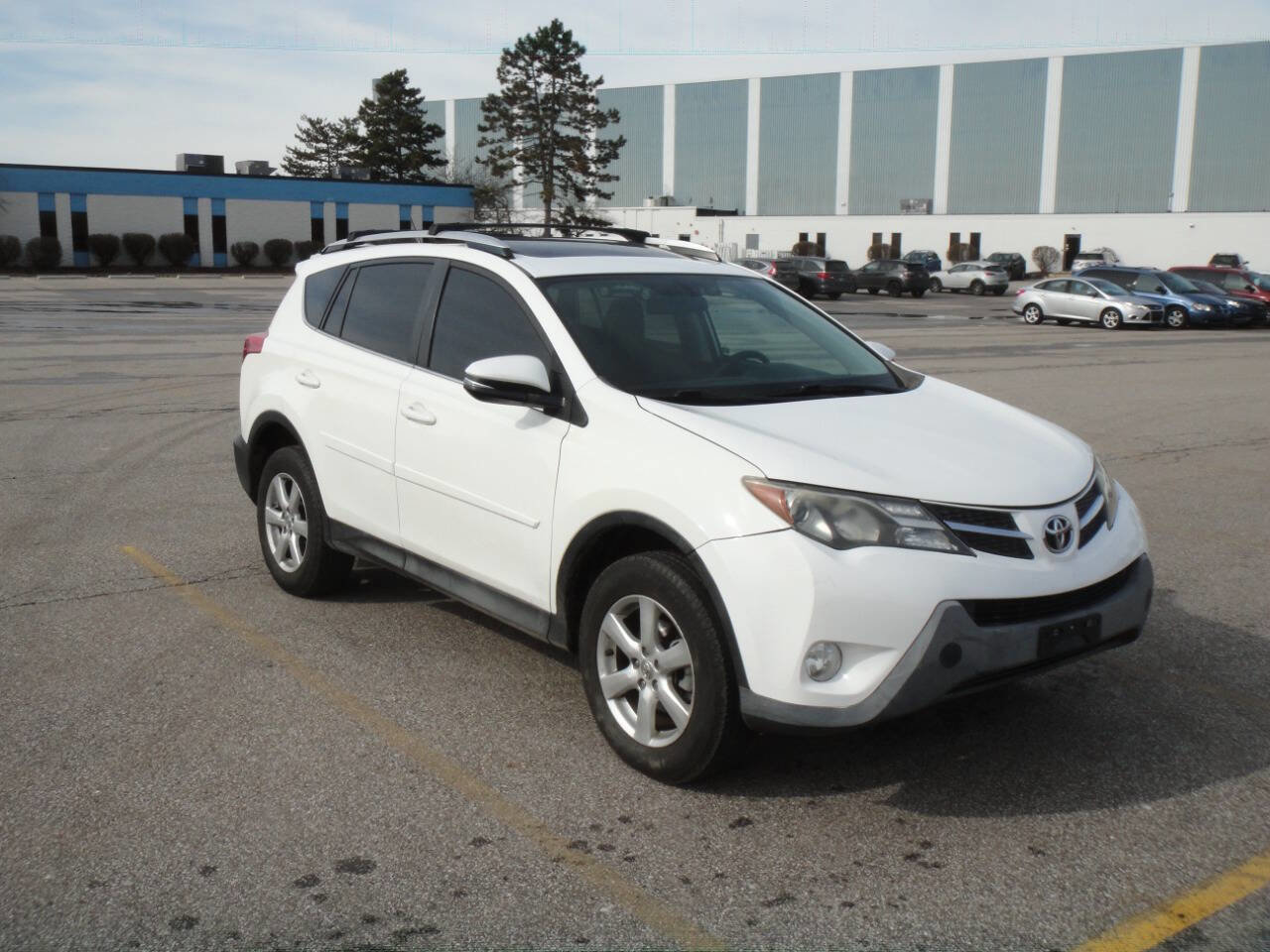 Used 2013 Toyota RAV4 XLE image 4