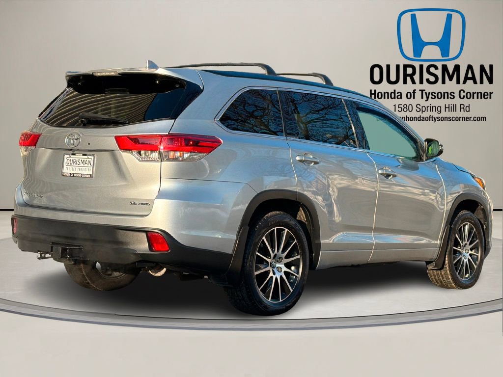 Used 2017 Toyota Highlander SE image 4