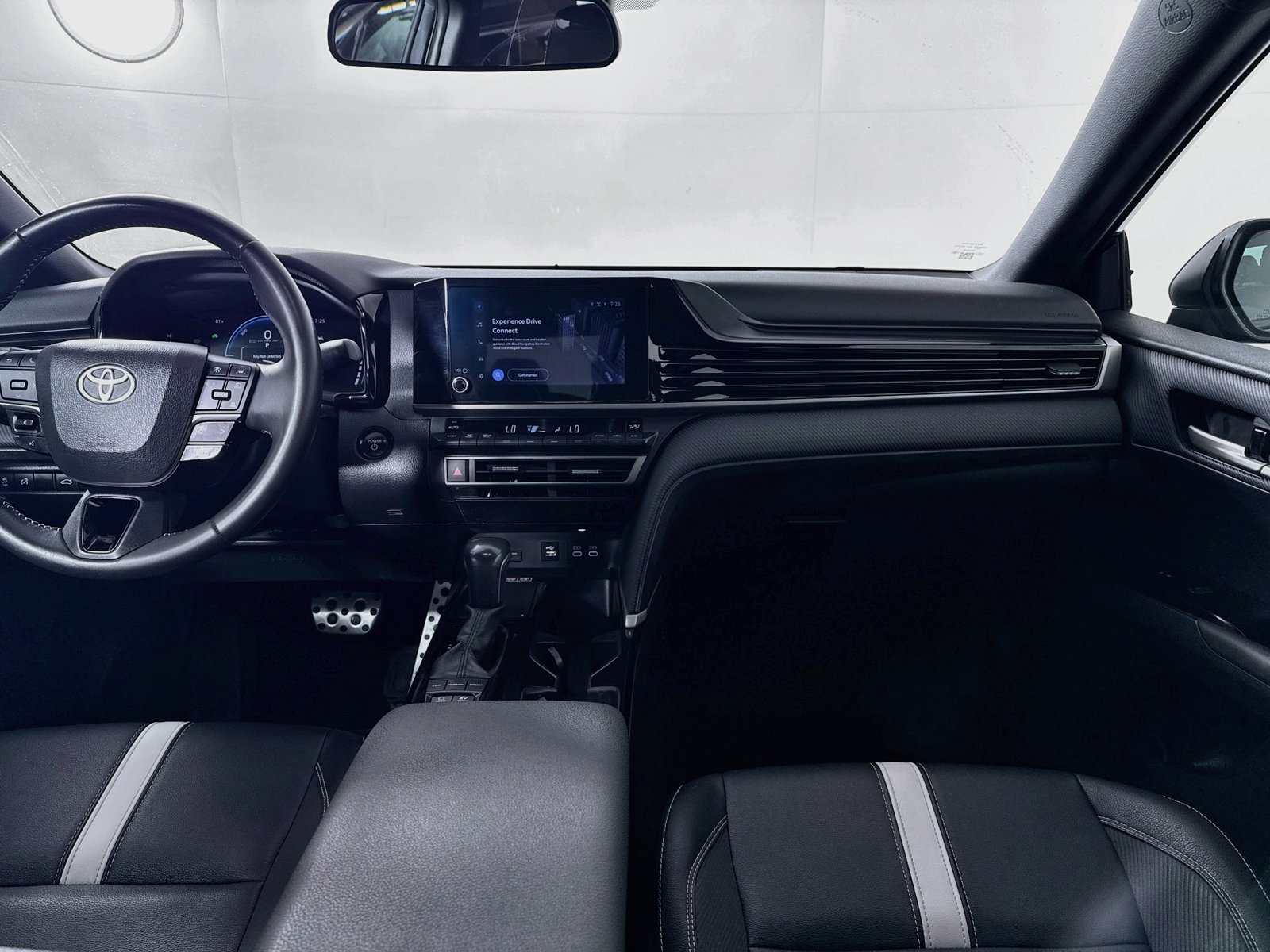 Used 2025 Toyota Camry SE FWD image 22