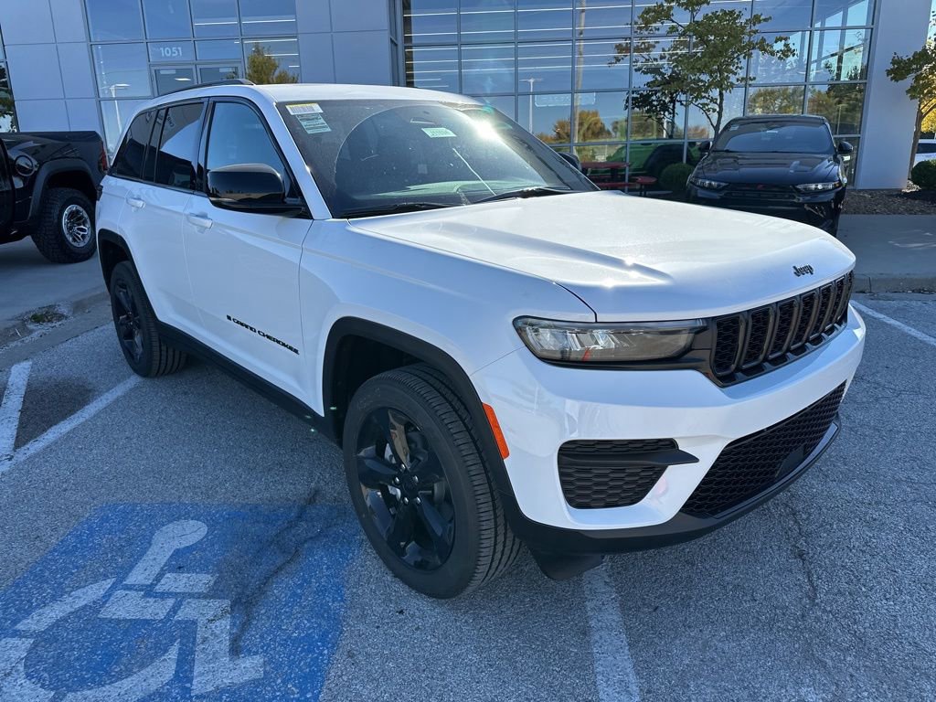 New 2025 Jeep Grand Cherokee Altitude AWD/4WD image 6