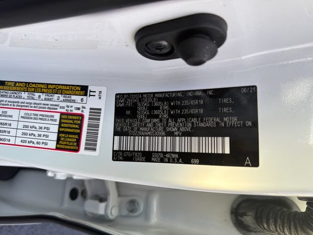 Used 2021 Toyota Highlander LE FWD image 22