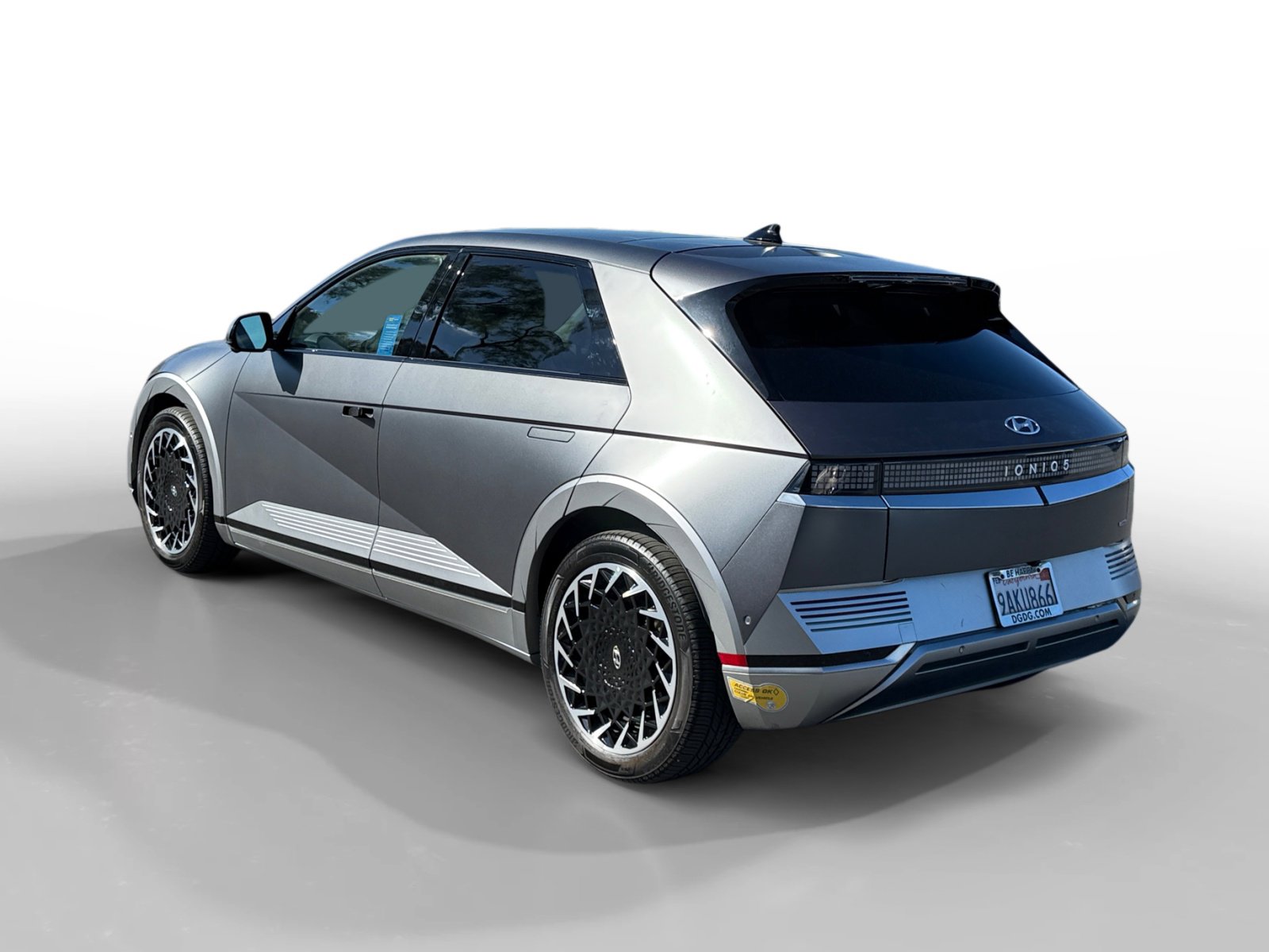 Certified 2022 Hyundai Ioniq 5 Limited w/ Cargo Package image 3