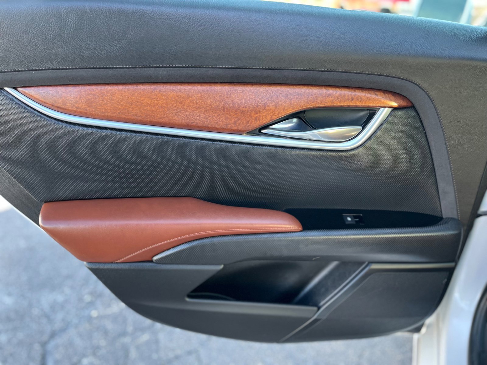 Used 2016 Cadillac XTS Luxury w/ Driver Awareness Package image 40