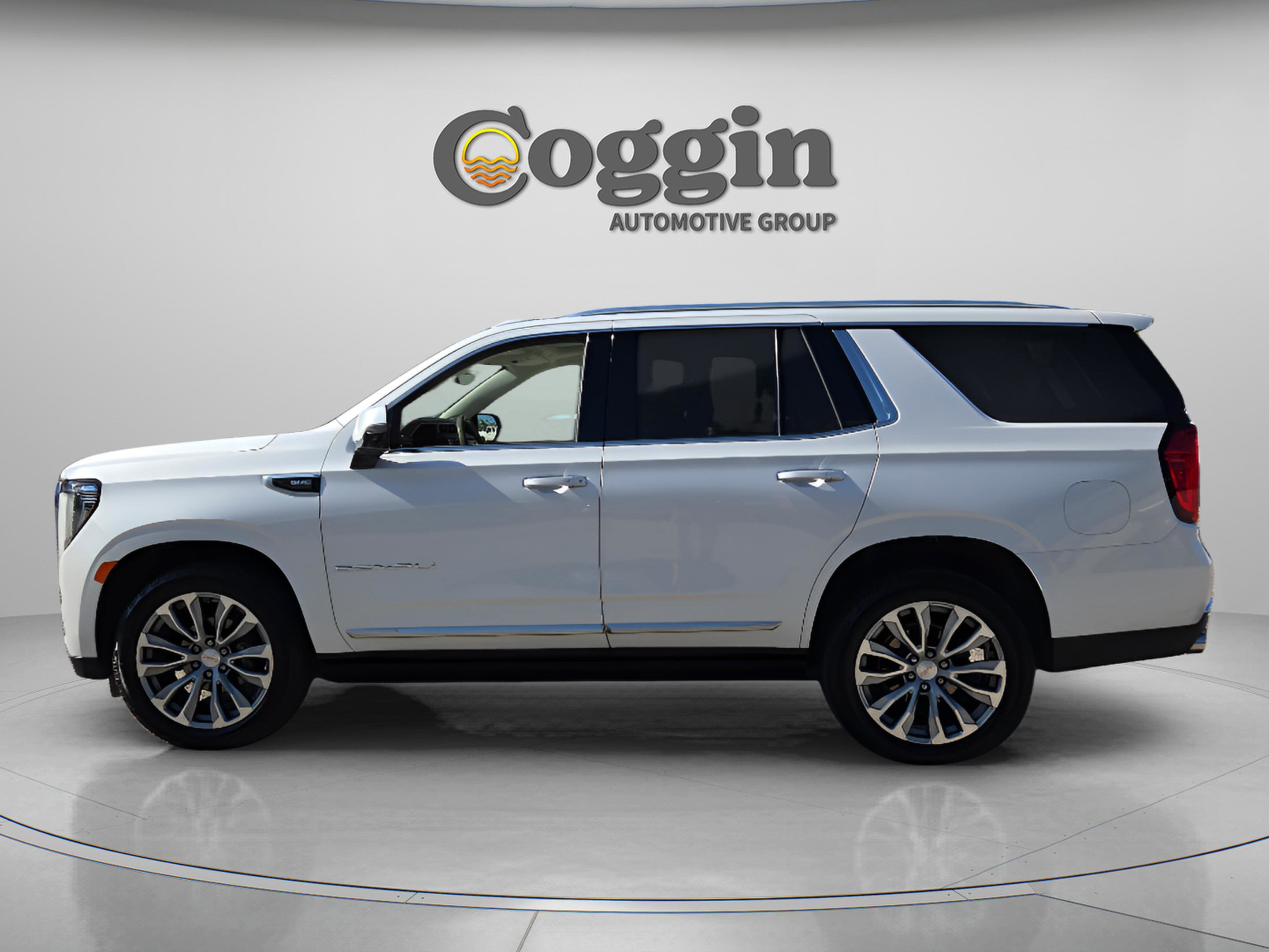 Used 2021 GMC Yukon Denali w/ Denali Premium Package RWD image 2