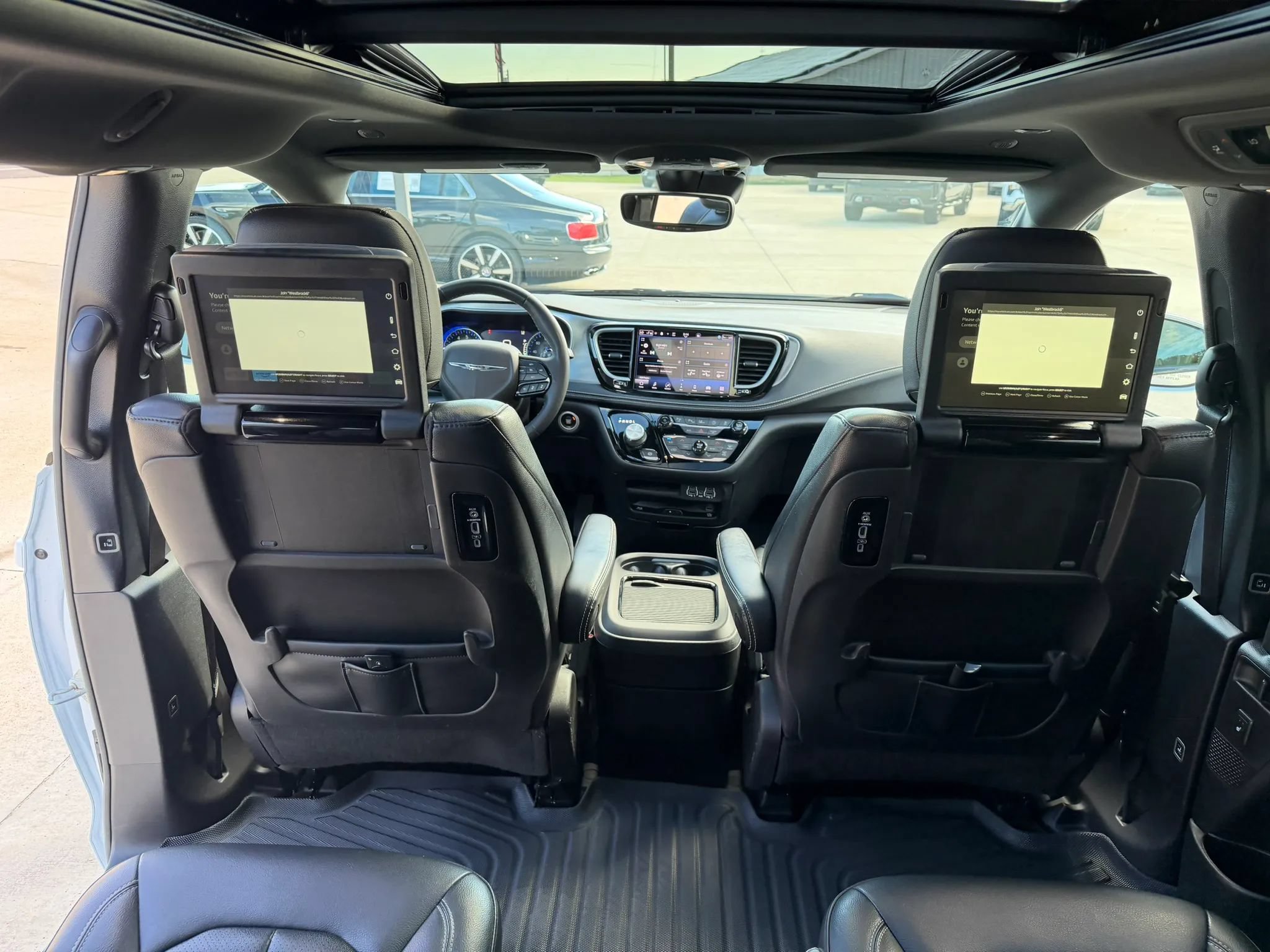 Used 2022 Chrysler Pacifica Touring-L w/ Uconnect Theater Family Group AWD/4WD image 36