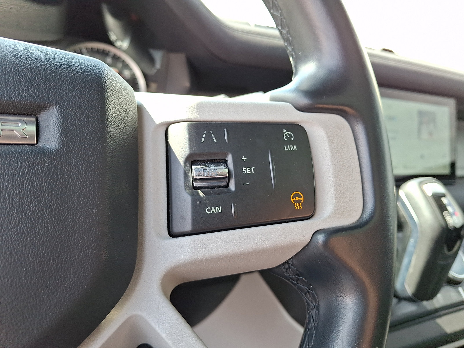 Used 2023 Land Rover Defender 110 X-Dynamic SE AWD/4WD image 22
