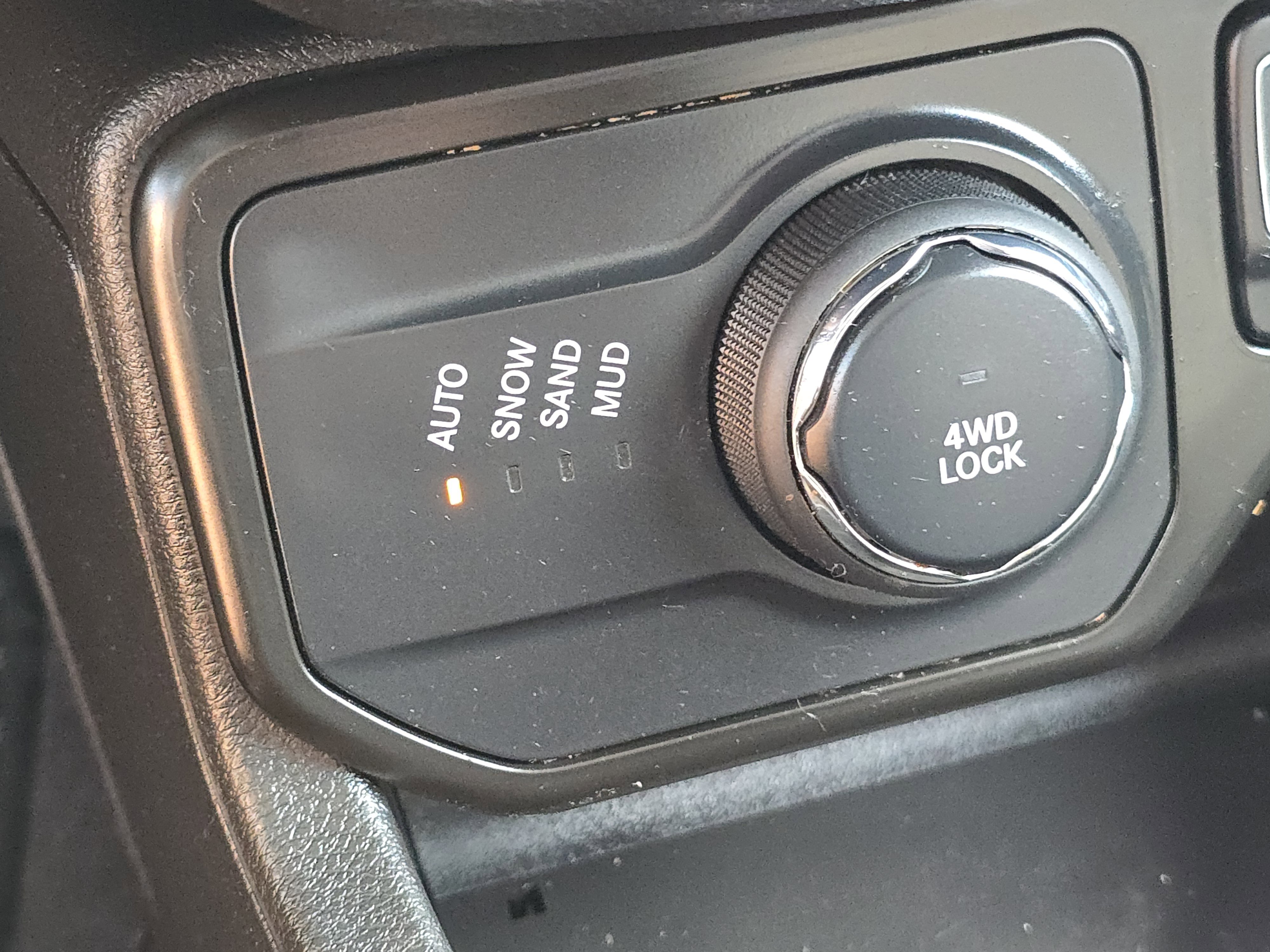 Used 2020 Jeep Renegade Latitude w/ Cold Weather Group image 6