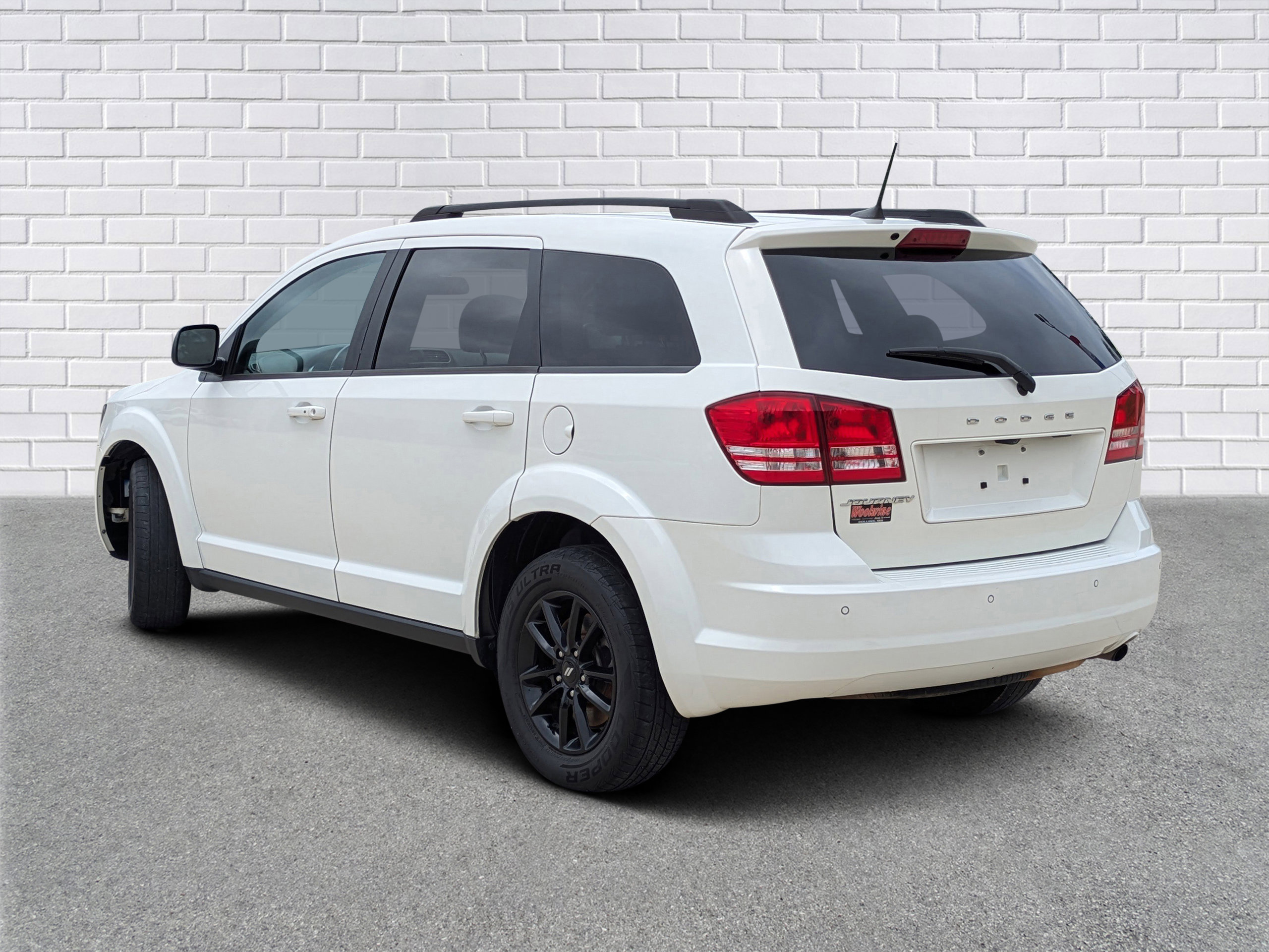 Used 2020 Dodge Journey SE w/ SE Popular Equipment Group FWD image 3