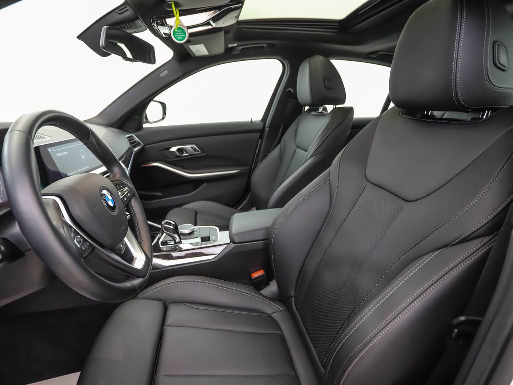 Used 2022 BMW 330i xDrive Sedan w/ Driving Assistance Package image 11