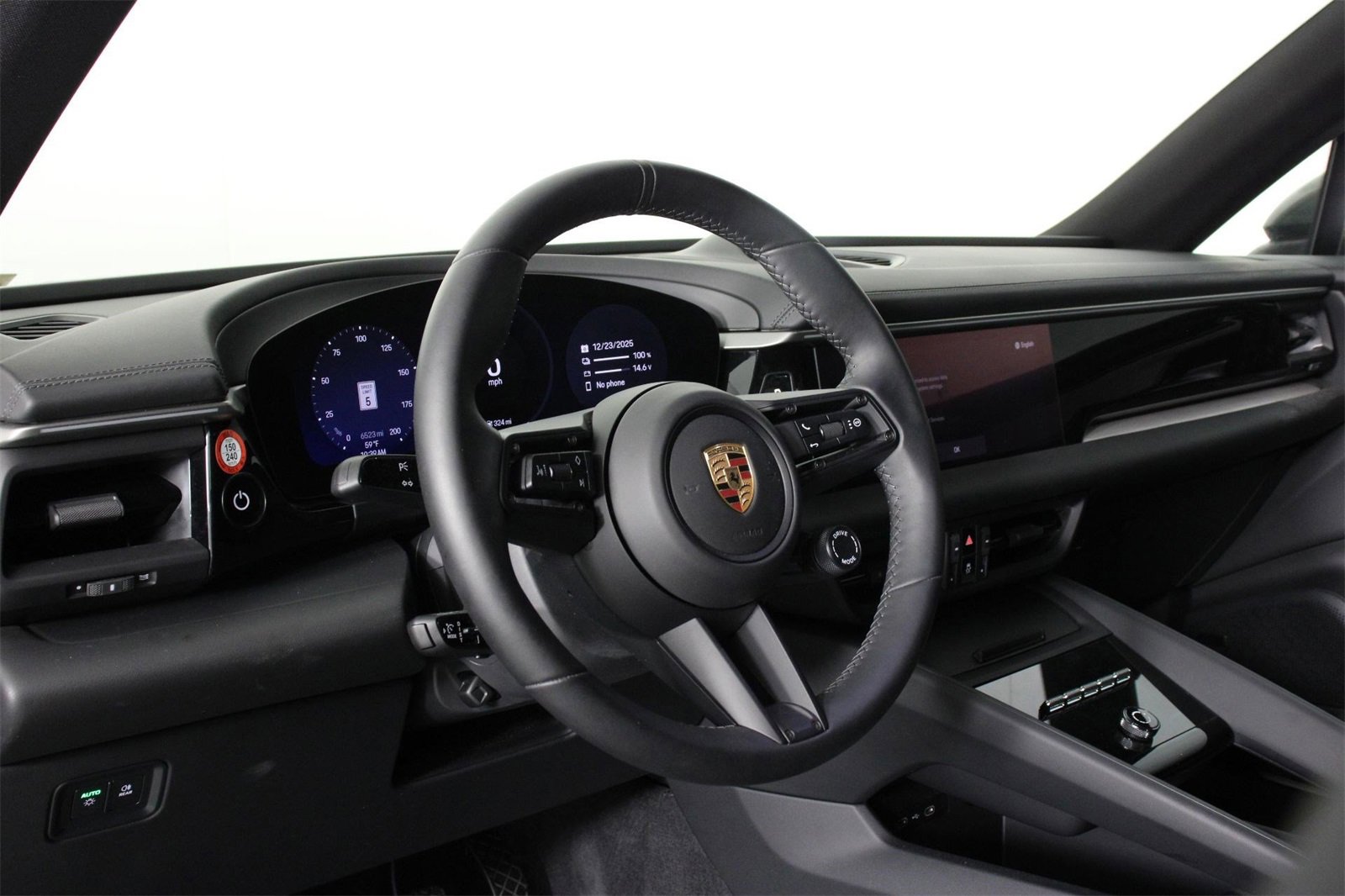 Used 2025 Porsche Macan Electric image 4