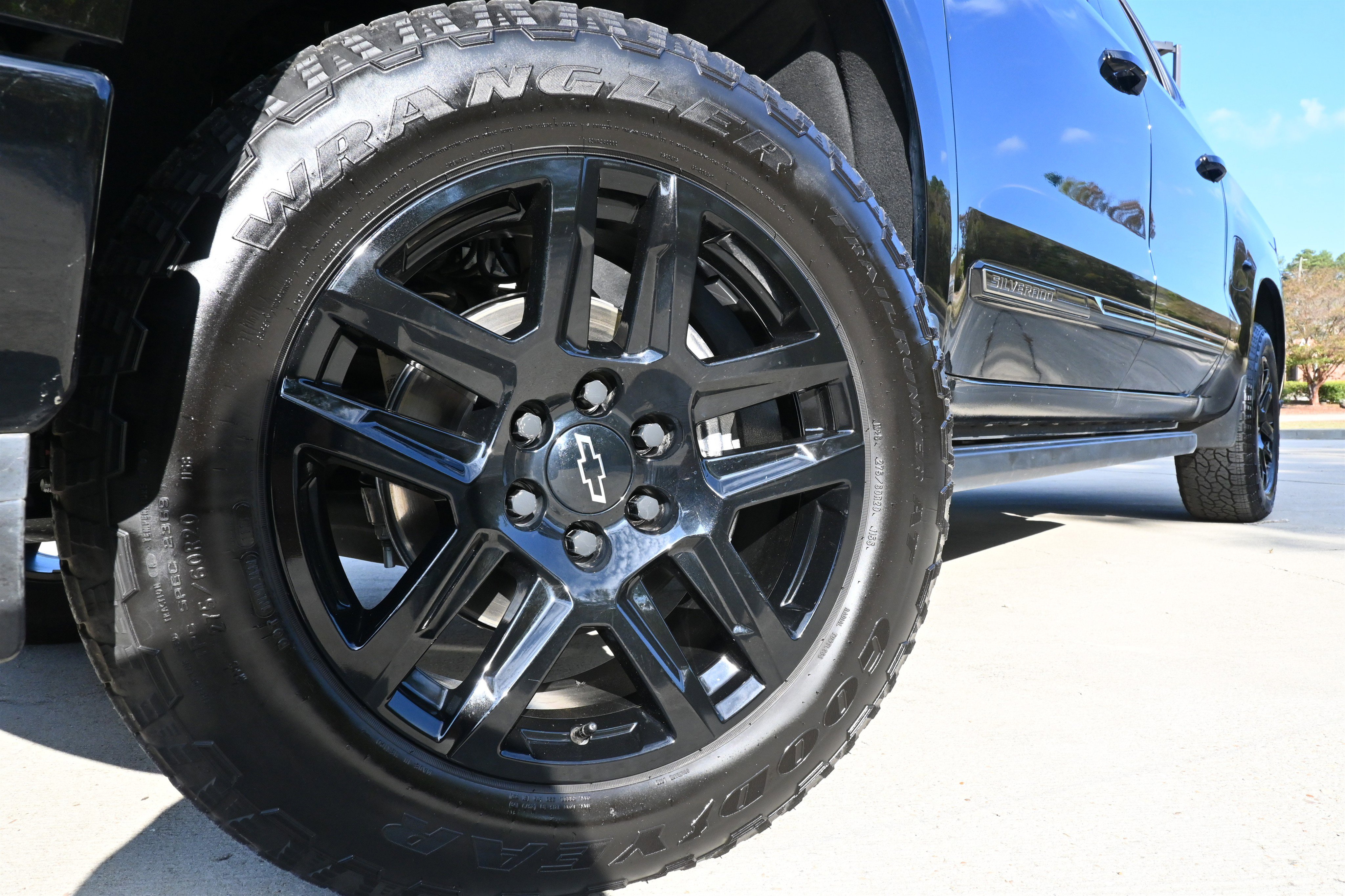 Used 2024 Chevrolet Silverado 1500 High Country w/ Midnight Edition image 31