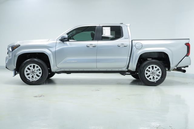 Used 2025 Toyota Tacoma SR5 image 4