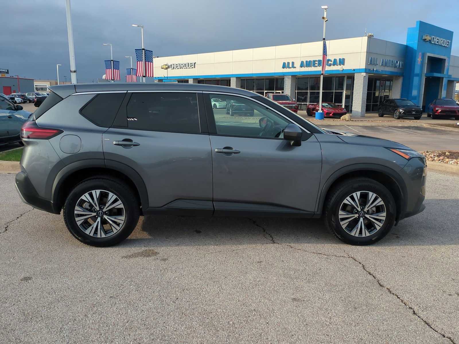 Used 2023 Nissan Rogue SV image 9