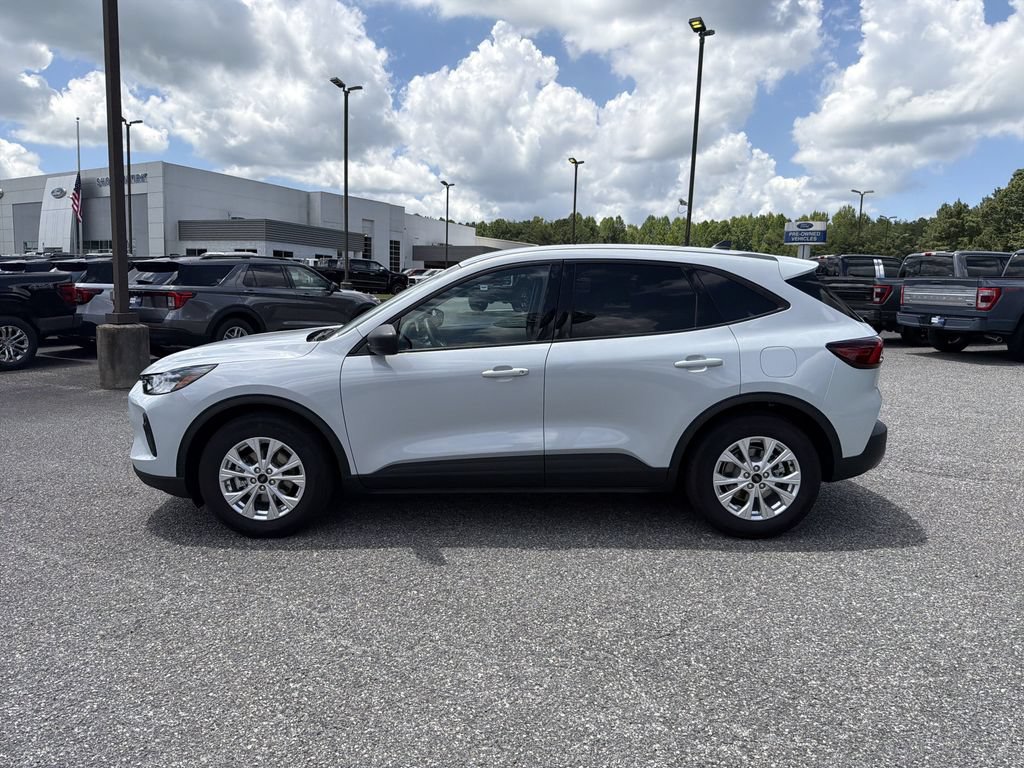 Used 2026 Ford Escape Active w/ Cold Weather Package FWD image 4