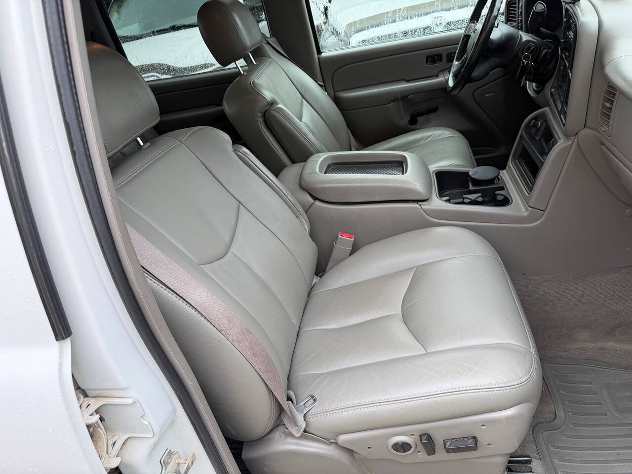 Used 2006 GMC Sierra 2500 SLT w/ Heavy-Duty Power Package AWD/4WD image 6
