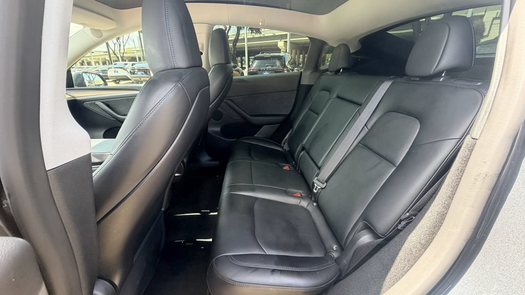 Used 2023 Tesla Model Y Long Range AWD/4WD image 25