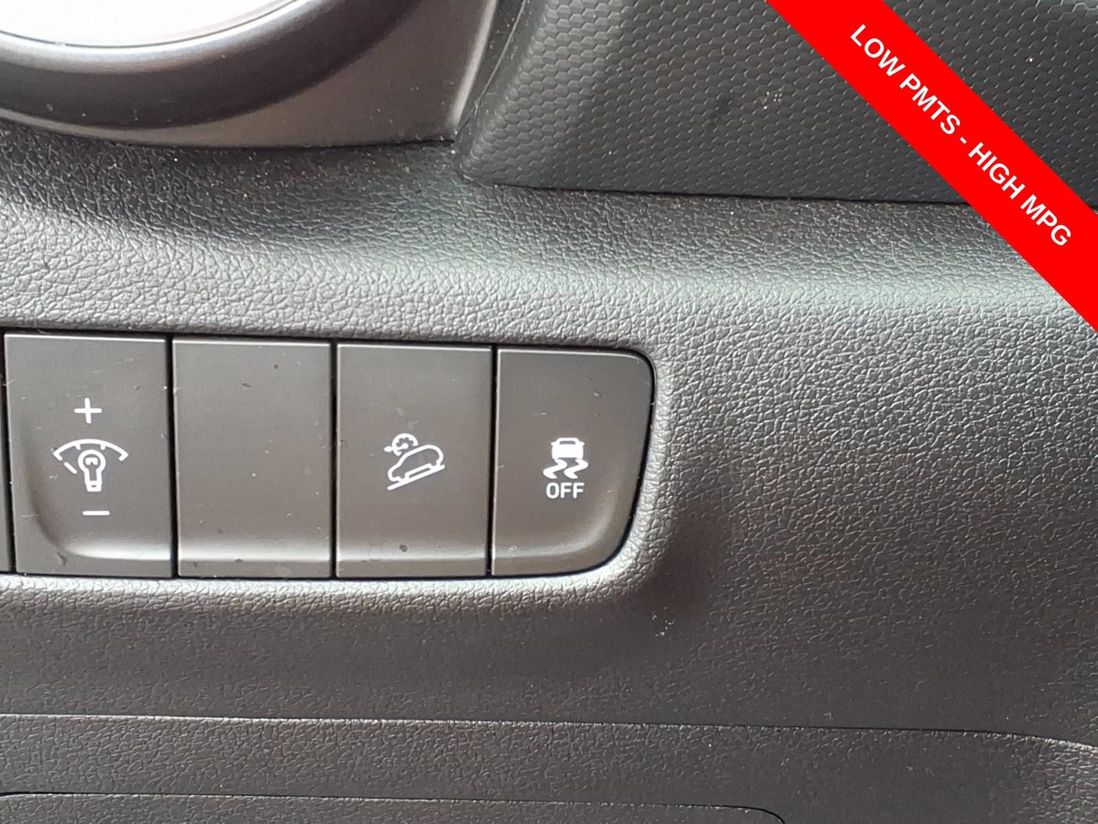 Used 2023 Hyundai Kona SEL AWD/4WD image 27