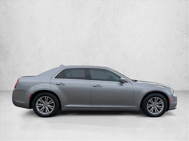 Used 2017 Chrysler 300 Limited image 4