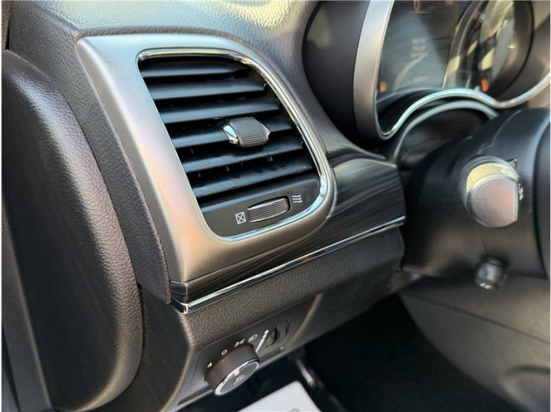 Used 2020 Jeep Grand Cherokee Limited w/ Luxury Group II image 34