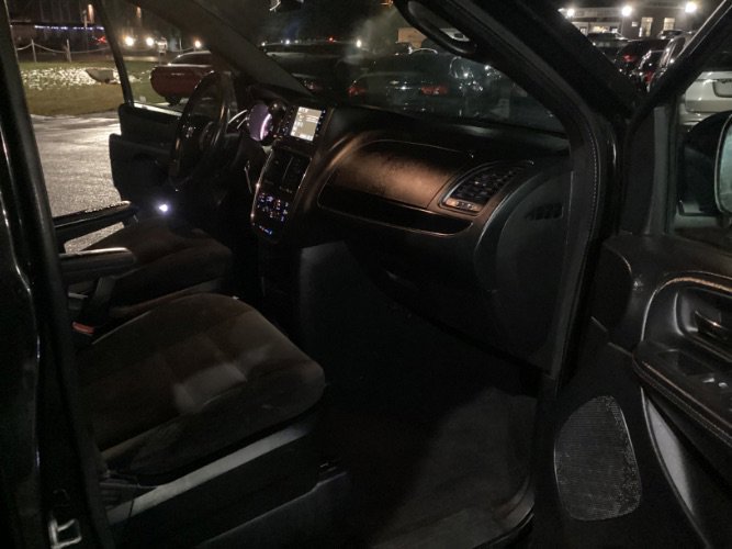 Used 2017 Dodge Grand Caravan SE image 8