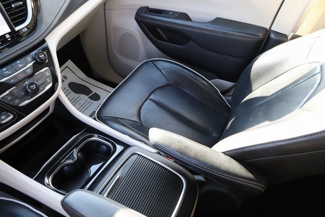 Used 2024 Chrysler Pacifica Limited image 30