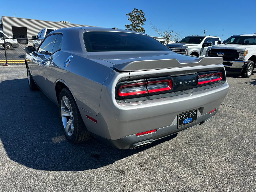 Used 2016 Dodge Challenger SXT image 3