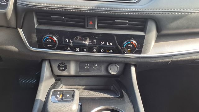 Used 2025 Nissan Rogue SV image 26