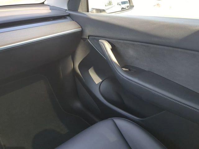 Used 2022 Tesla Model Y Long Range image 20