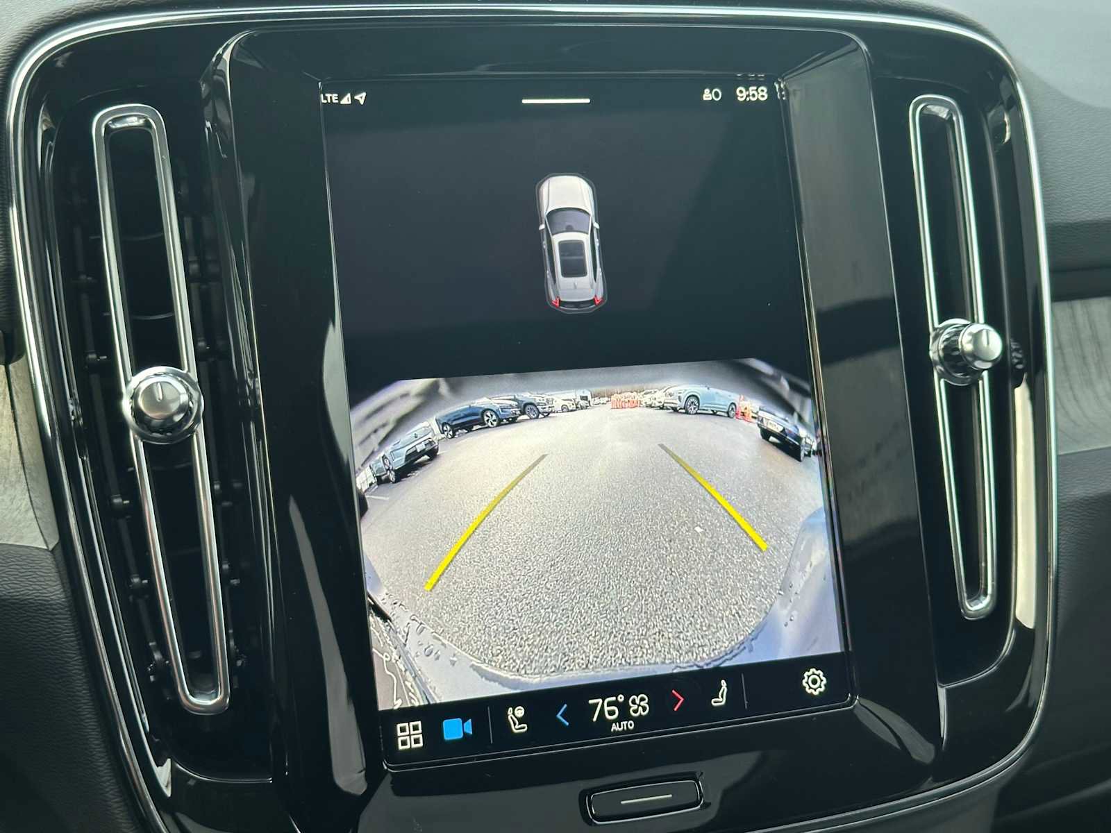 Used 2025 Volvo XC40 B5 Core w/ Climate Package image 26