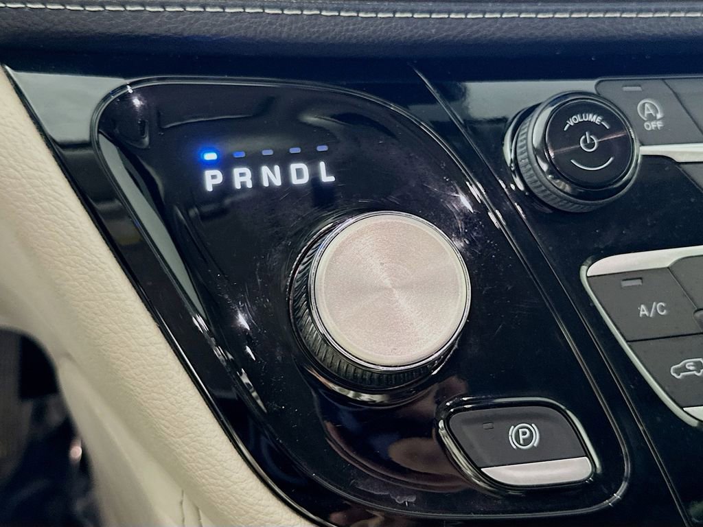 Certified 2024 Chrysler Pacifica Limited image 26