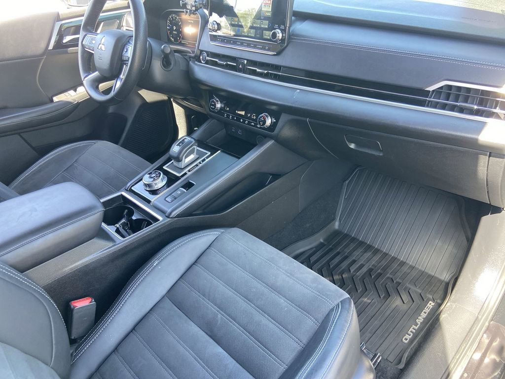 Used 2023 Mitsubishi Outlander SE AWD/4WD image 34
