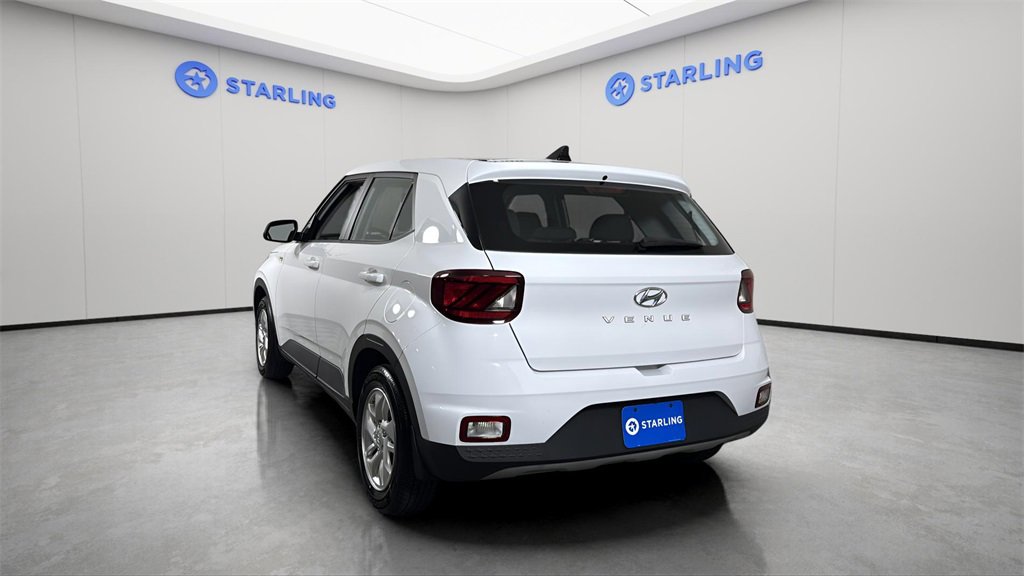 Used 2022 Hyundai Venue SE image 6