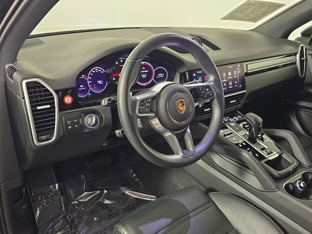 Certified 2023 Porsche Cayenne Platinum Edition image 4