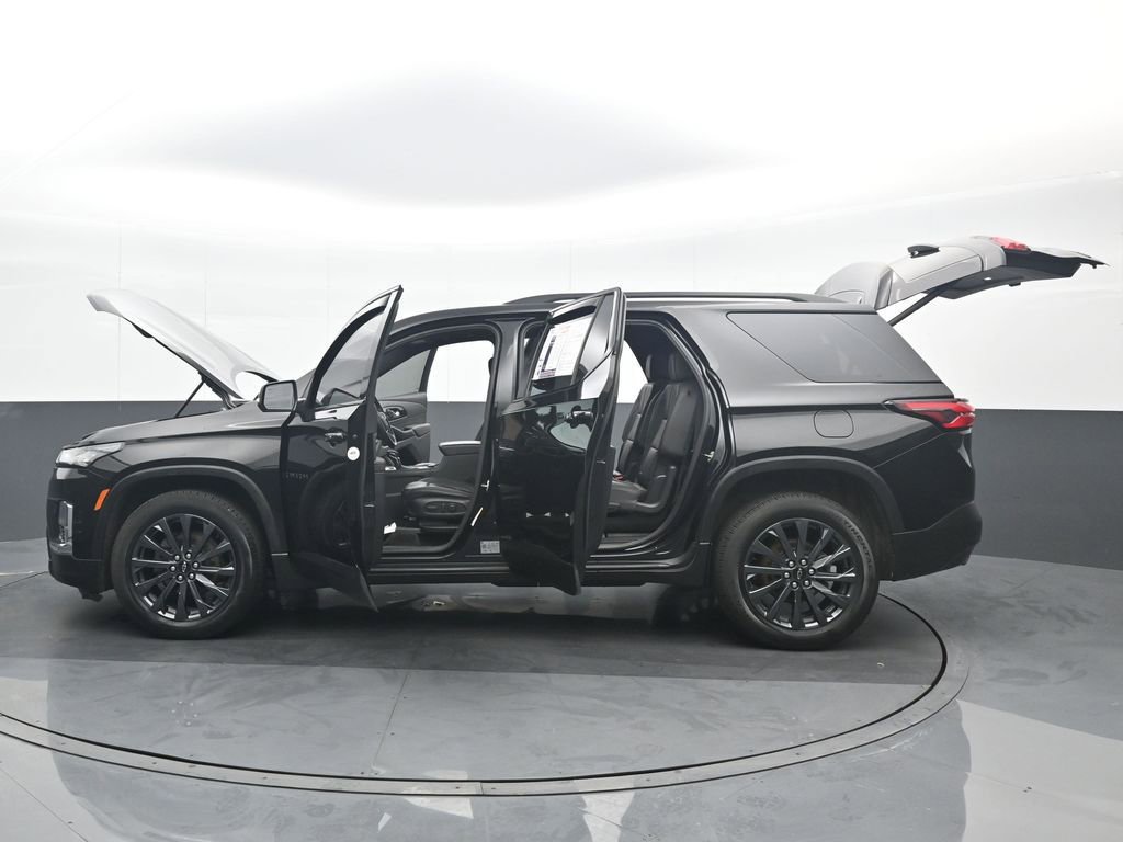 Used 2023 Chevrolet Traverse RS image 38