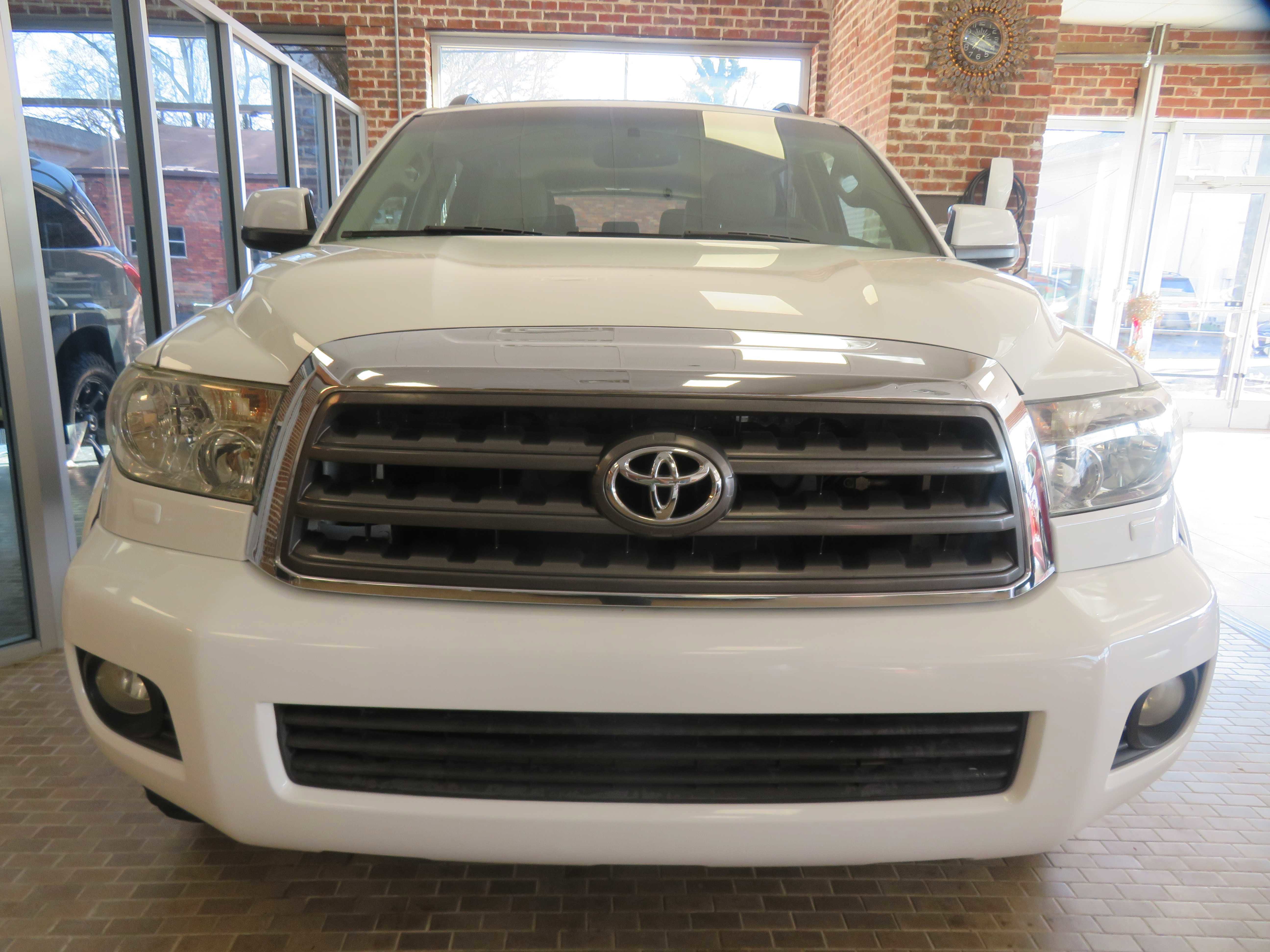 Used 2015 Toyota Sequoia SR5 w/ Premium Package image 63