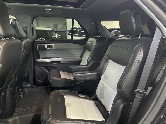 Used 2022 Ford Explorer XLT w/ Equipment Group 202A AWD/4WD image 11