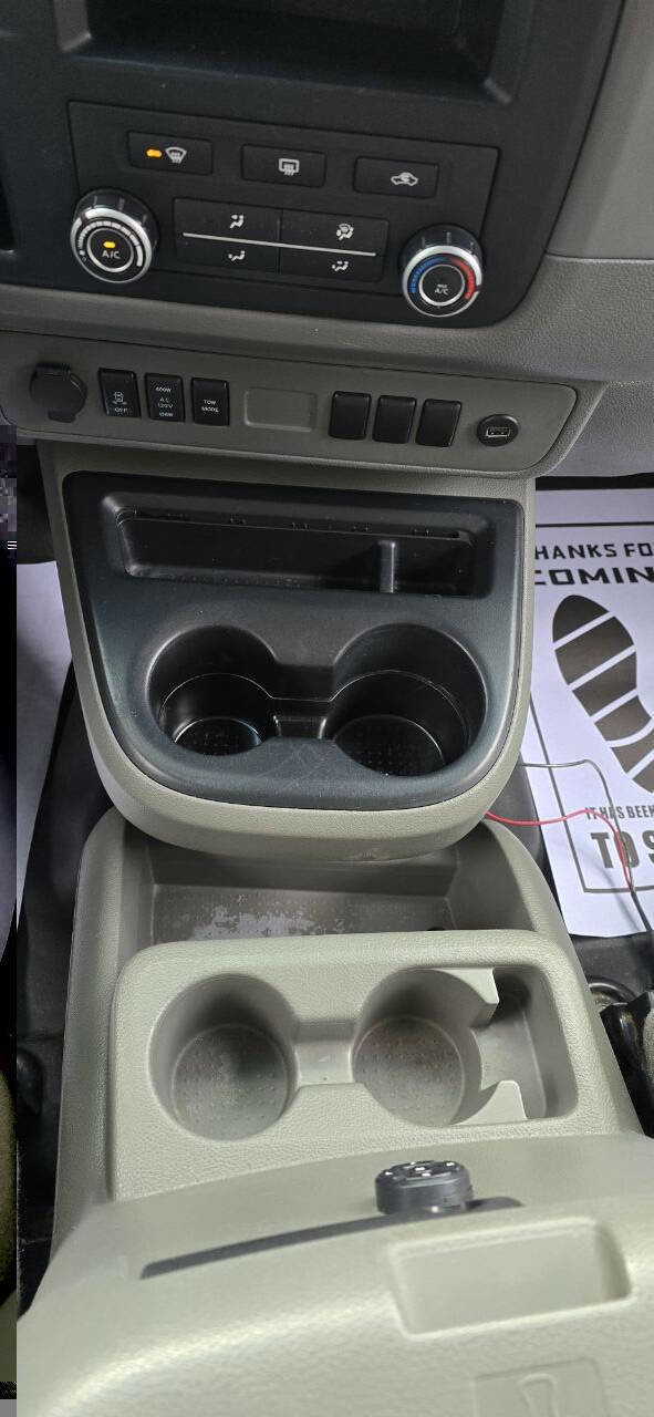 Used 2015 Nissan NV 2500 SV w/ Side & Curtain Airbag Package image 19