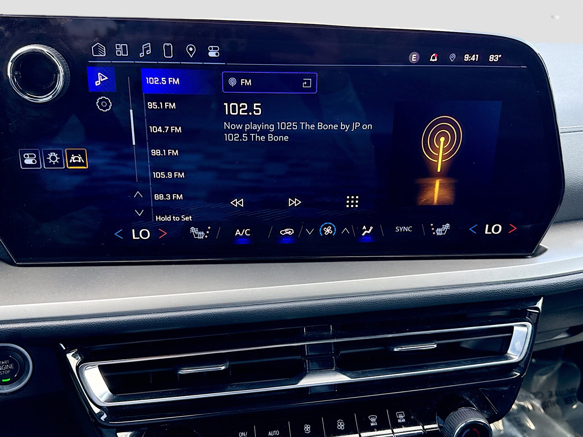 Used 2025 Chevrolet Traverse LT image 32