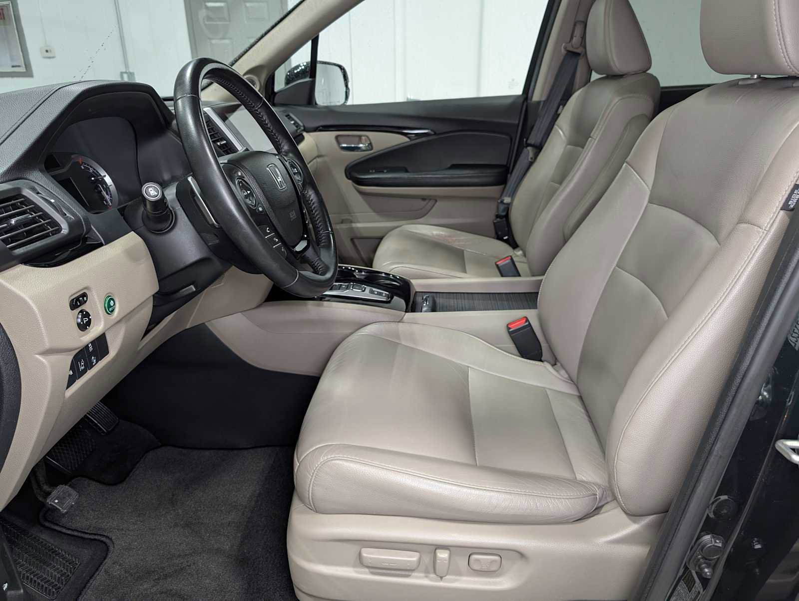 Used 2016 Honda Pilot Touring image 4