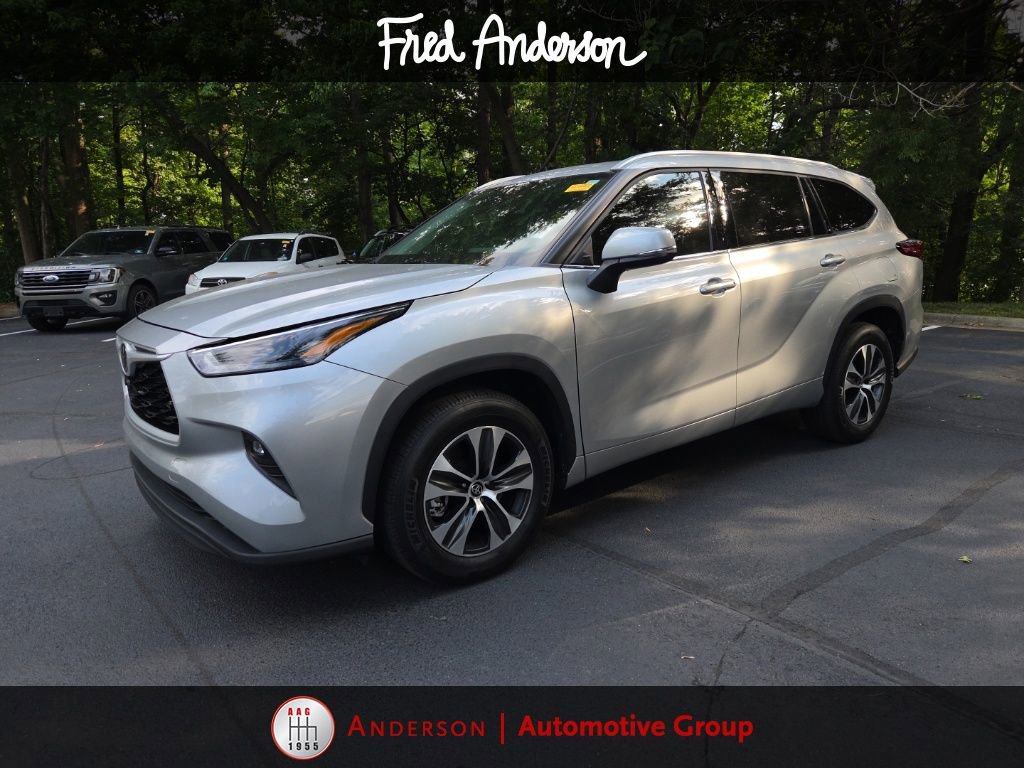 Used 2022 Toyota Highlander XLE FWD image 1