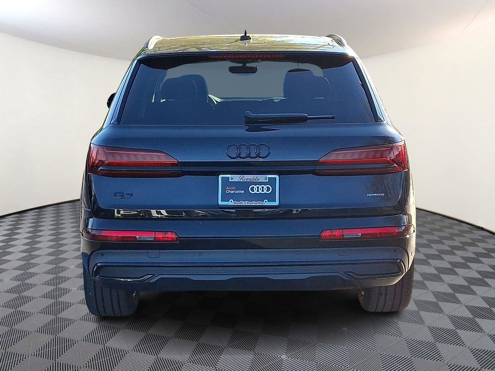 Used 2023 Audi Q7 Premium Plus w/ Premium Plus Package image 5