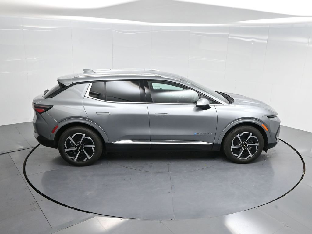 Used 2025 Chevrolet Equinox EV LT w/ Convenience Package image 69