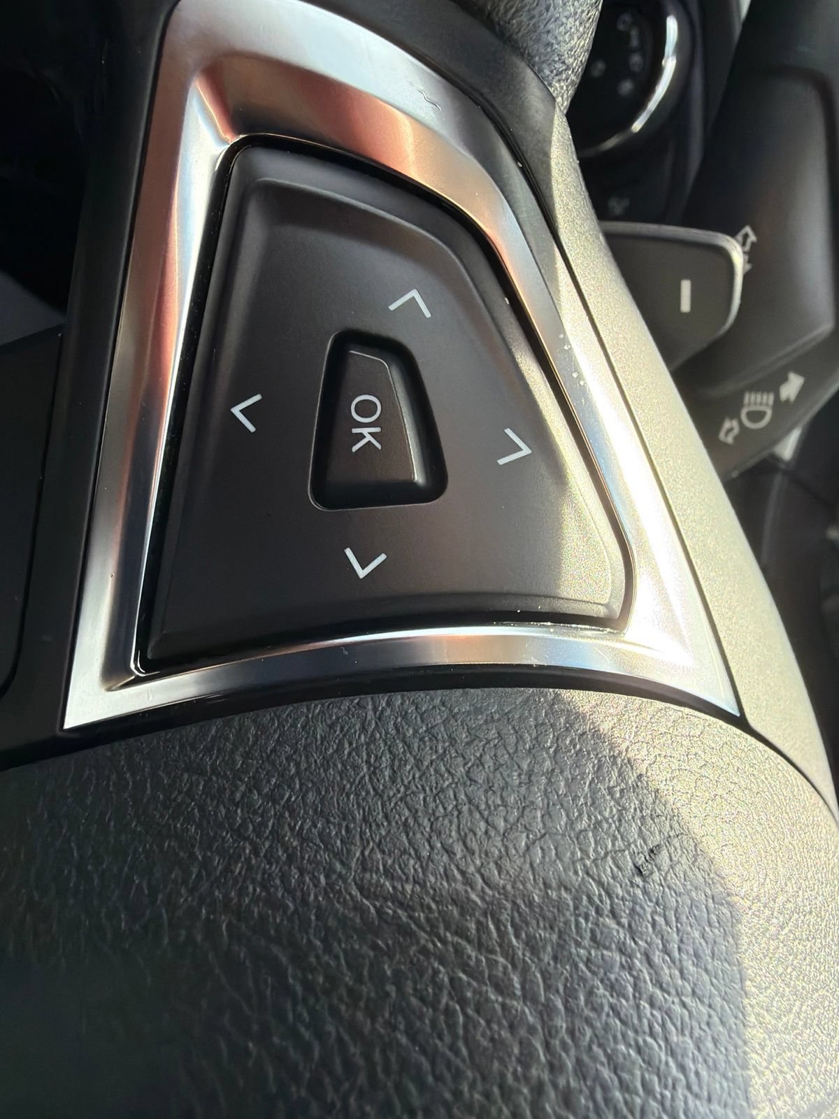 Used 2017 Ford Edge SEL AWD/4WD image 15