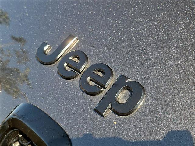 Used 2018 Jeep Cherokee Latitude w/ Altitude Package AWD/4WD image 30