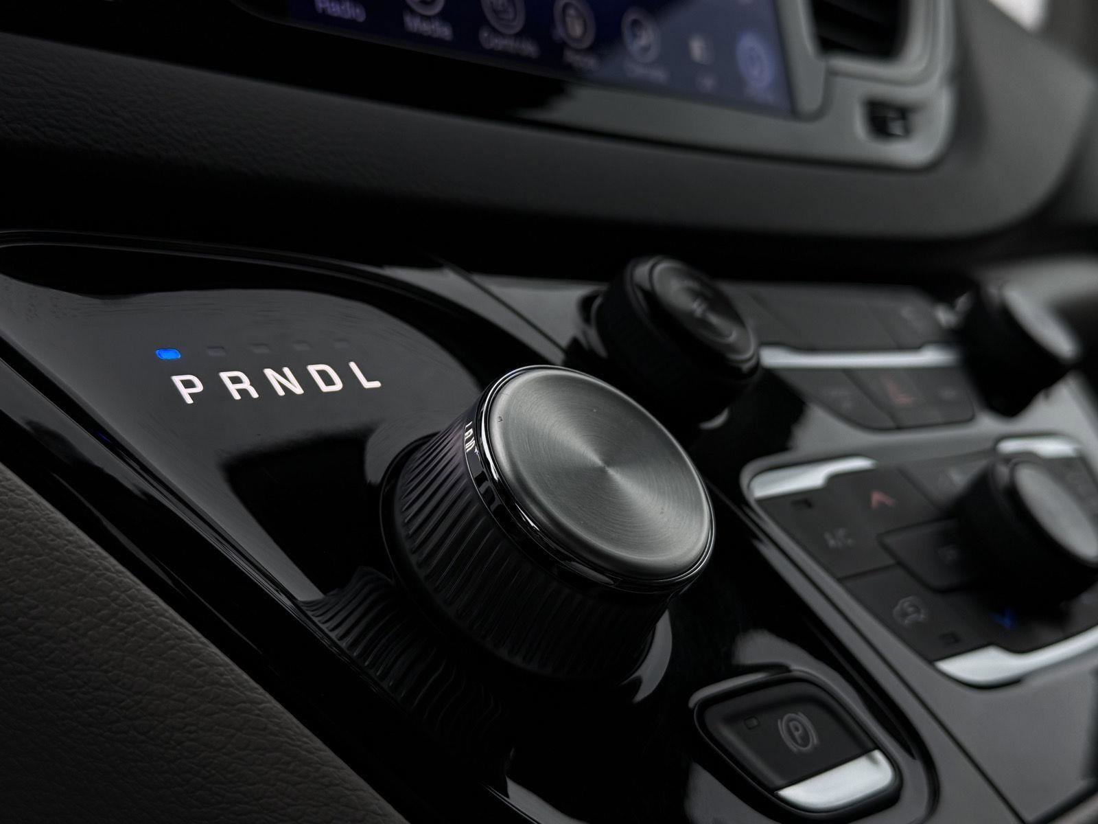 Used 2017 Chrysler Pacifica Touring-L w/ Tire & Wheel Group image 18