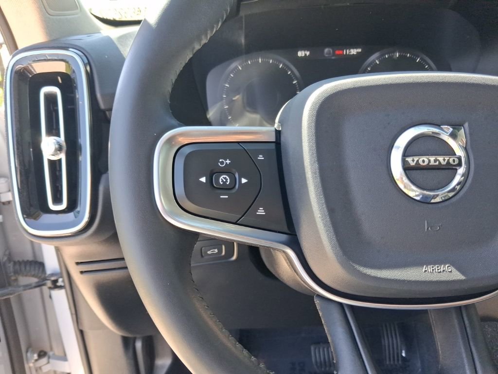 Used 2020 Volvo XC40 T5 Inscription image 17