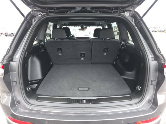 Used 2025 Jeep Grand Cherokee Laredo X image 33