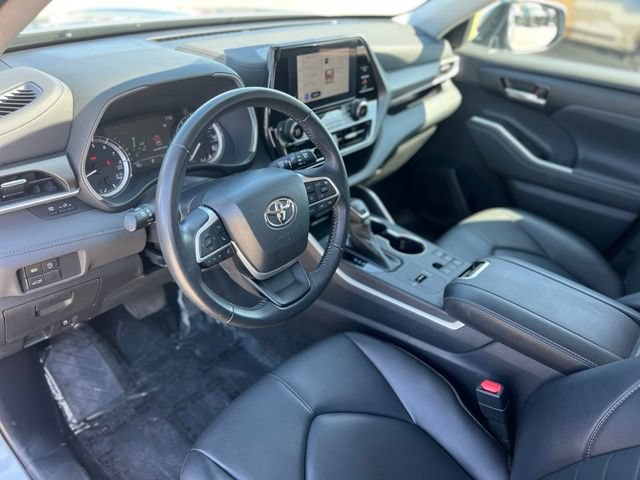 Certified 2023 Toyota Highlander XLE FWD image 9